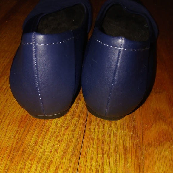 Nice ladies size 7 slip ons - Picture 3 of 7